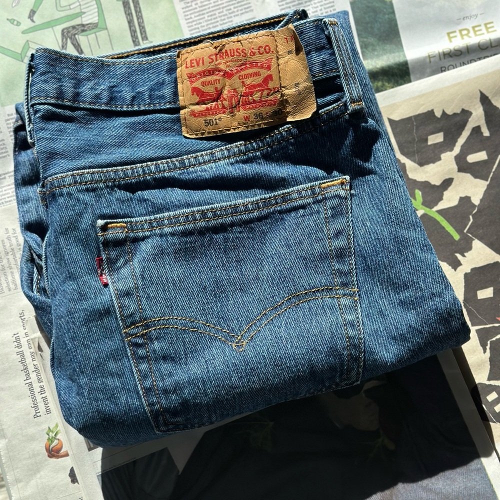 Levi's Classic Relaxed Fit Men's Jeans in Denim Blue